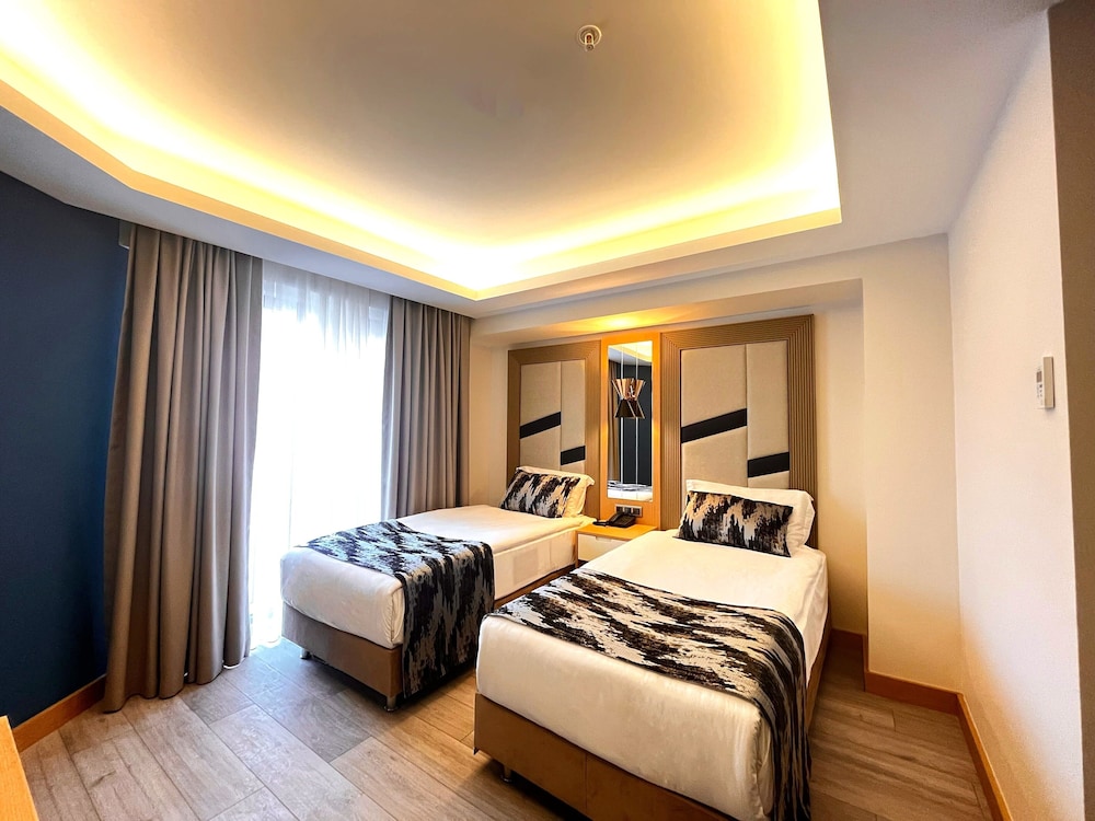 Standard Double or Twin Room photo 3