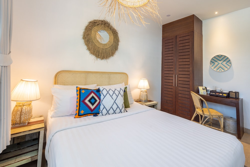 Deluxe Queen Room - Photo 5