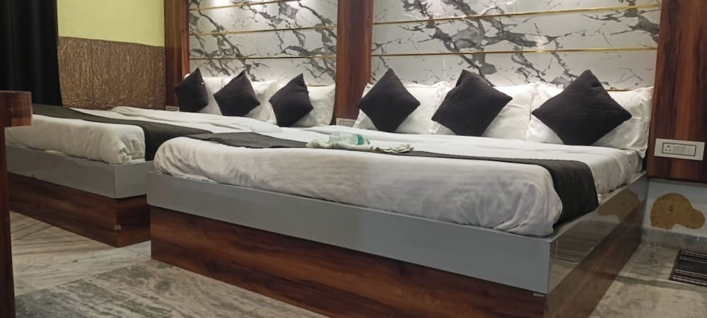 Deluxe Quadruple Room, City View