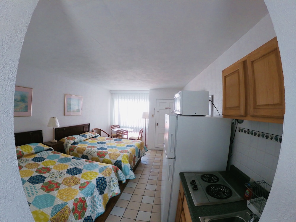 Double Queen Room with Efficiency photo 1