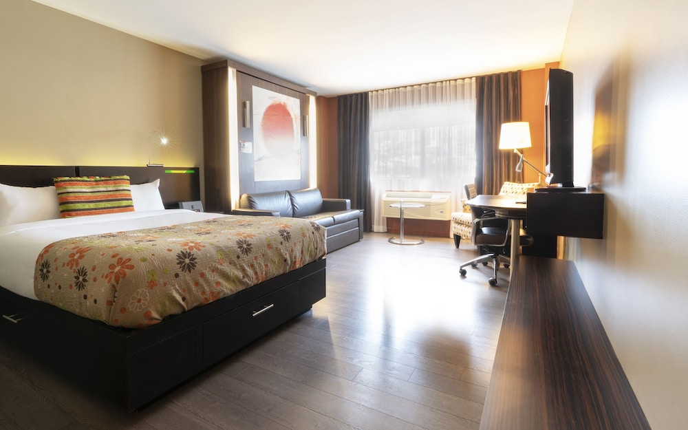 Classic Room, 1 Queen Bed and 1 Queen Murphy Bed