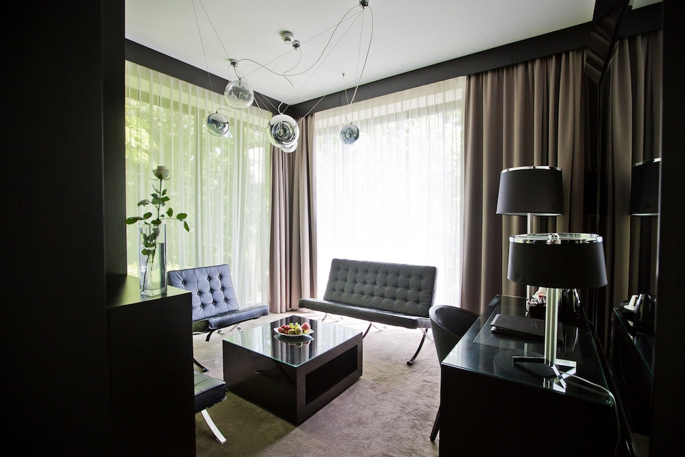 Deluxe Room - Photo 11