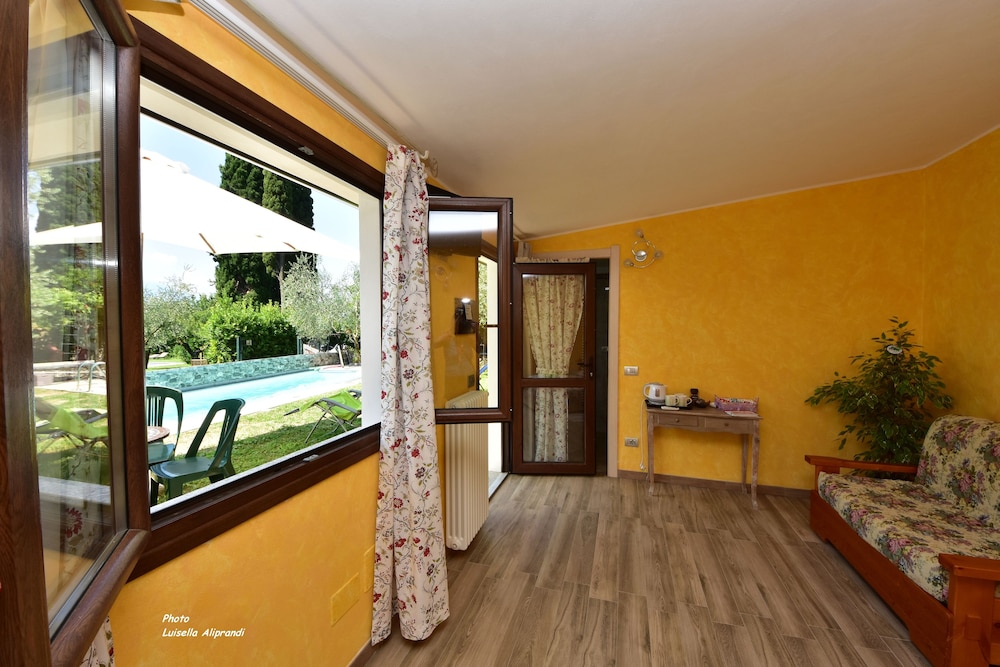 Chambre Triple Confort, en bord de piscine (Giglio)
