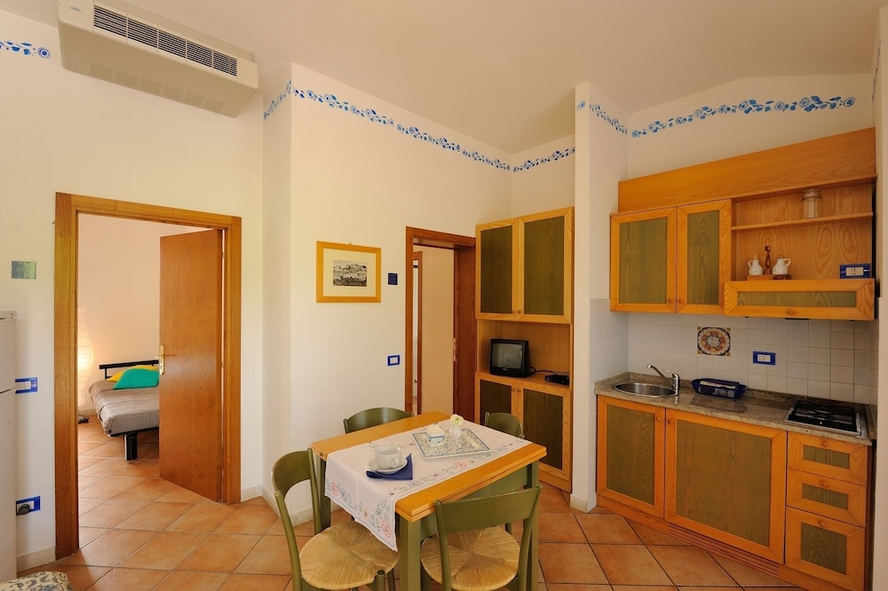 Family Apartment, 2 Bedrooms, Pets Allowed, Partial Lake View photo 2