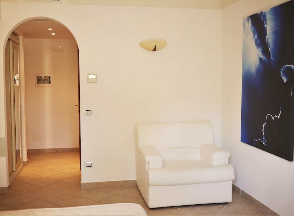 Standard Double Room, Balcony, Garden View - Photo 4