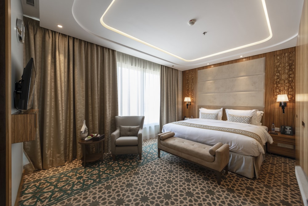 Deluxe King Room - Photo 1