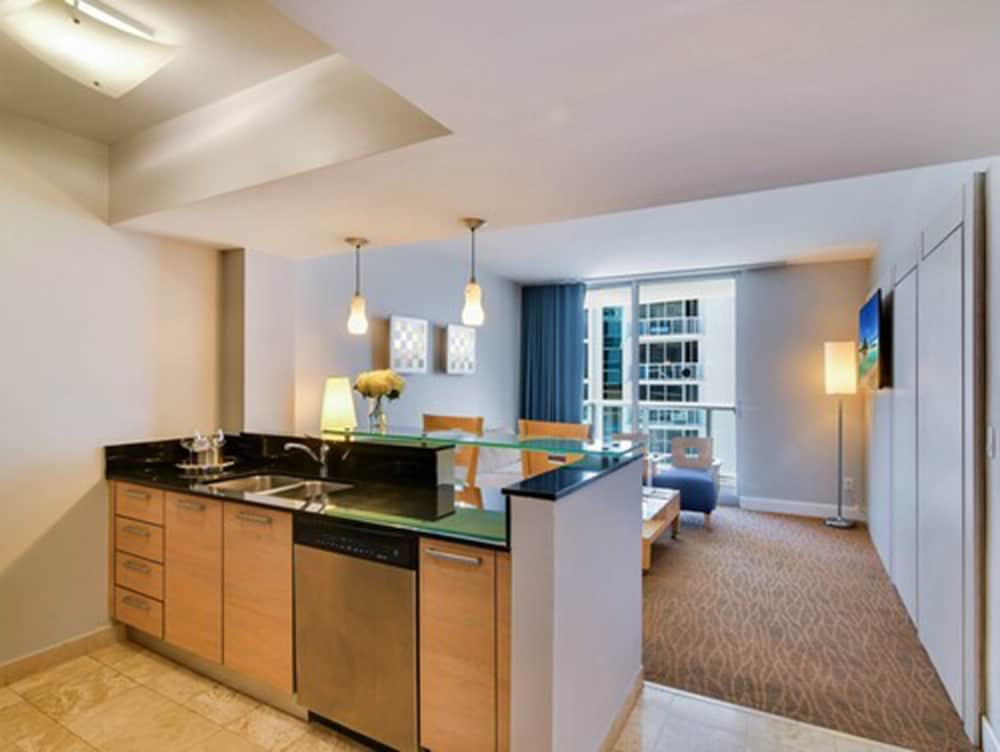 Suite, 1 Bedroom - Photo 4