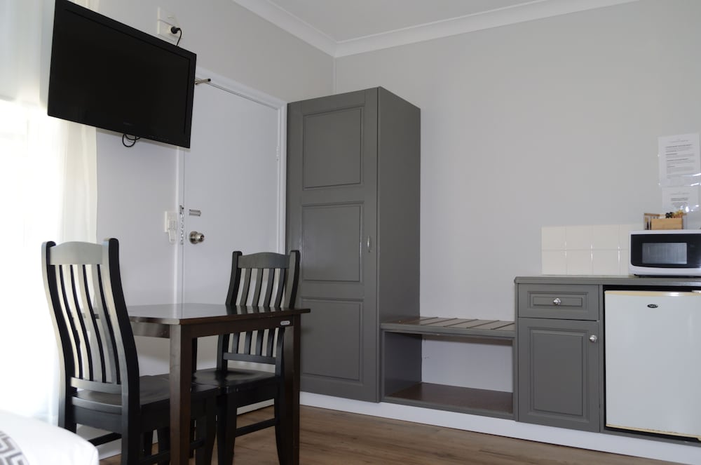 Standard Room, Non Smoking (Corporate Suite) photo 3