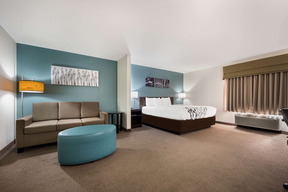 Suite, 1 Bedroom, Non Smoking (1 King Bed) - Photo 2