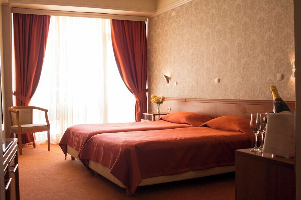 Basic Single Room, Balcony, Partial Lake View