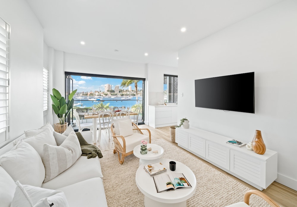 The Peach Apartment at Palm View Collective photo 1