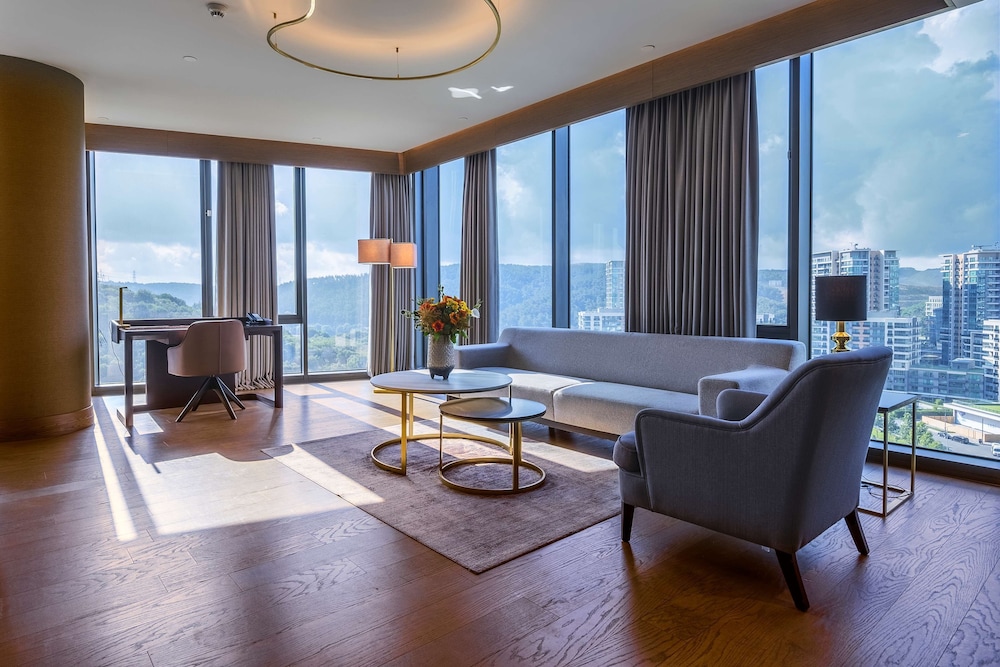 Junior Suite, City View with Lounge Access - Photo 13