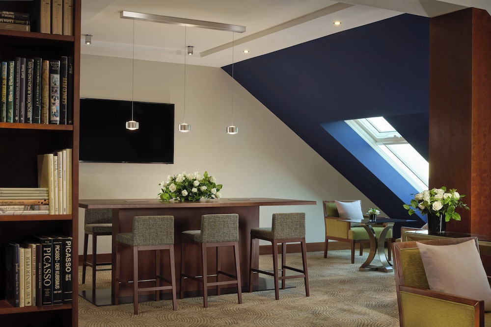 Signature Suite, 2 Bedrooms - Photo 17
