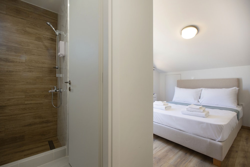 Classic Panorama Maisonette with Private Outdoor Heated Jacuzzi photo 2