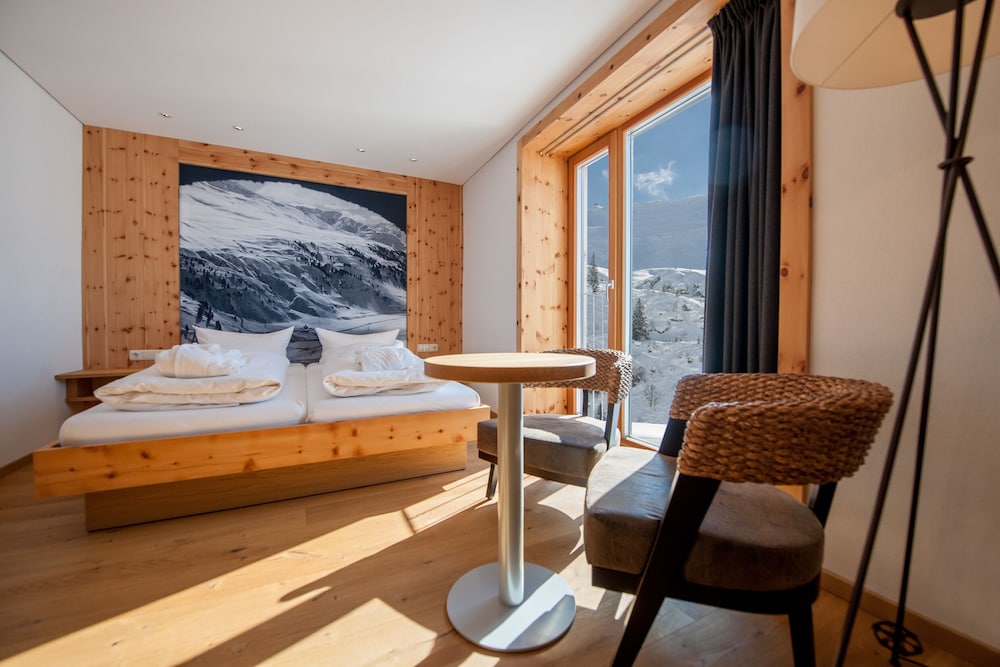 Comfort Room, 1 Double Bed, Mountain View