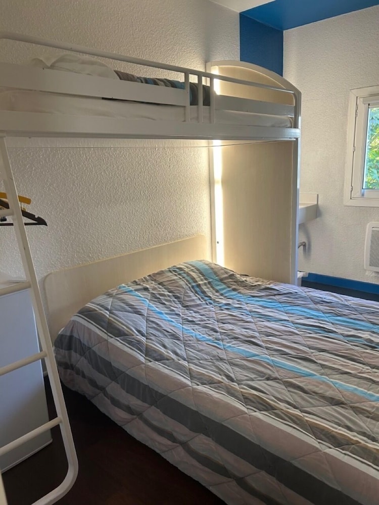 Economy Triple Room
