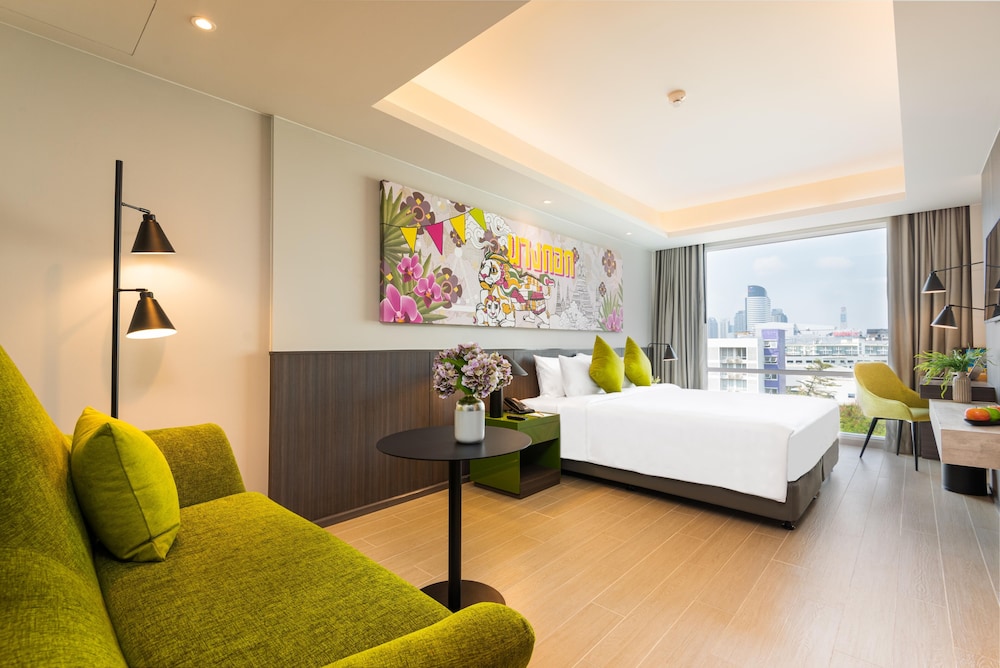 Deluxe City View King Room photo 2