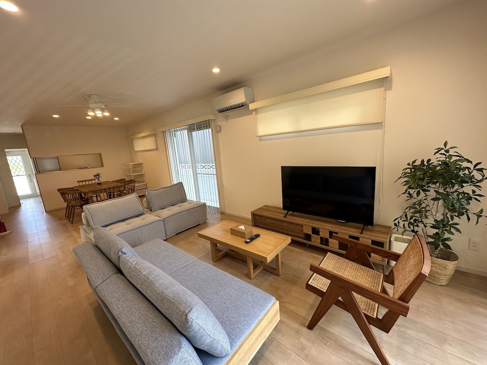 Villa - Photo 1
