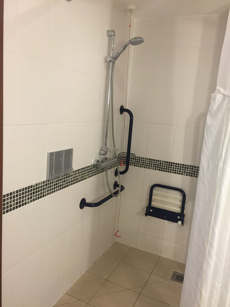 Double Accessible Standard Guest Room - Photo 6
