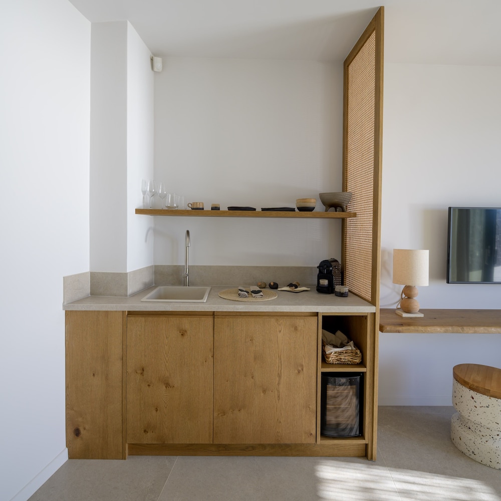 Junior Suite with Private Pool - Photo 11