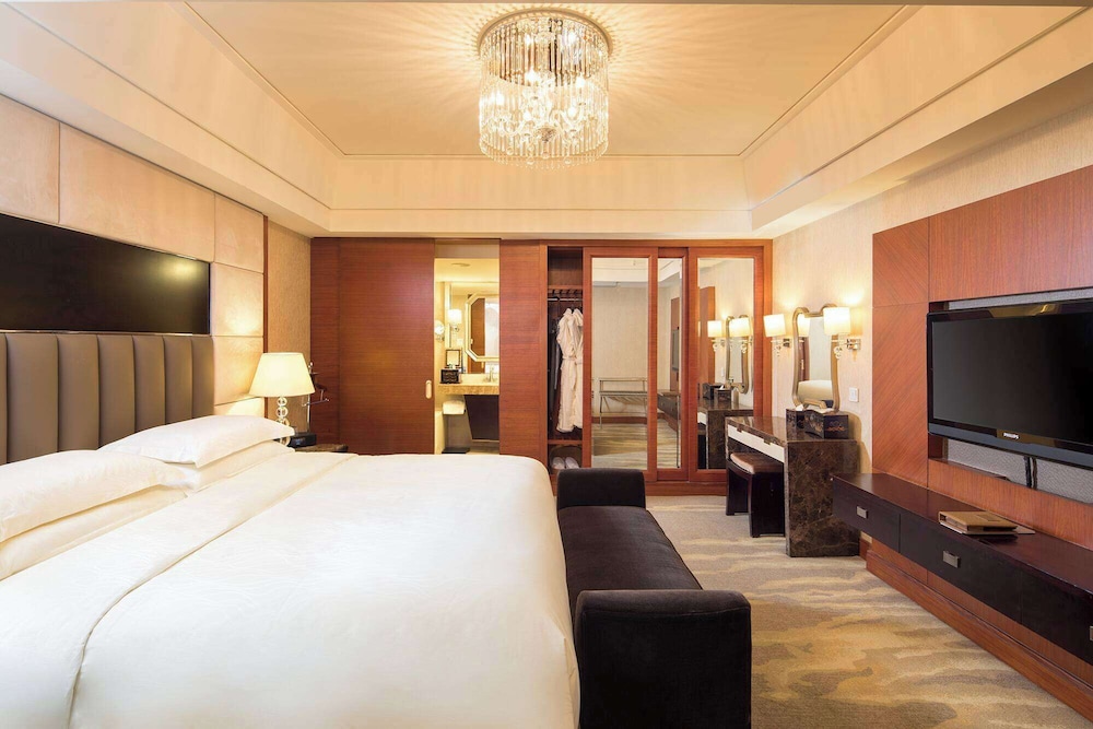 Business Suite, 1 King Bed, Non Smoking - Photo 1