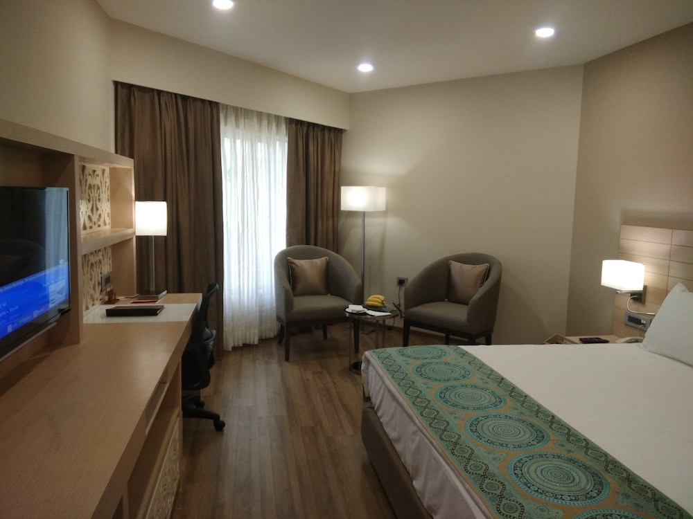 Deluxe Room, 1 Queen Bed, Garden View (Superior Room)