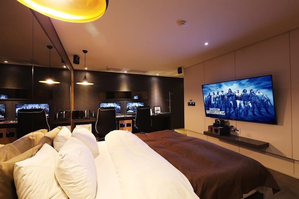Suite - Photo 2
