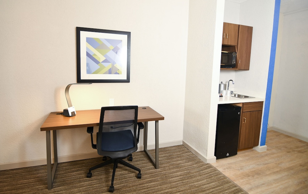 Suite, 1 King Bed - Photo 13