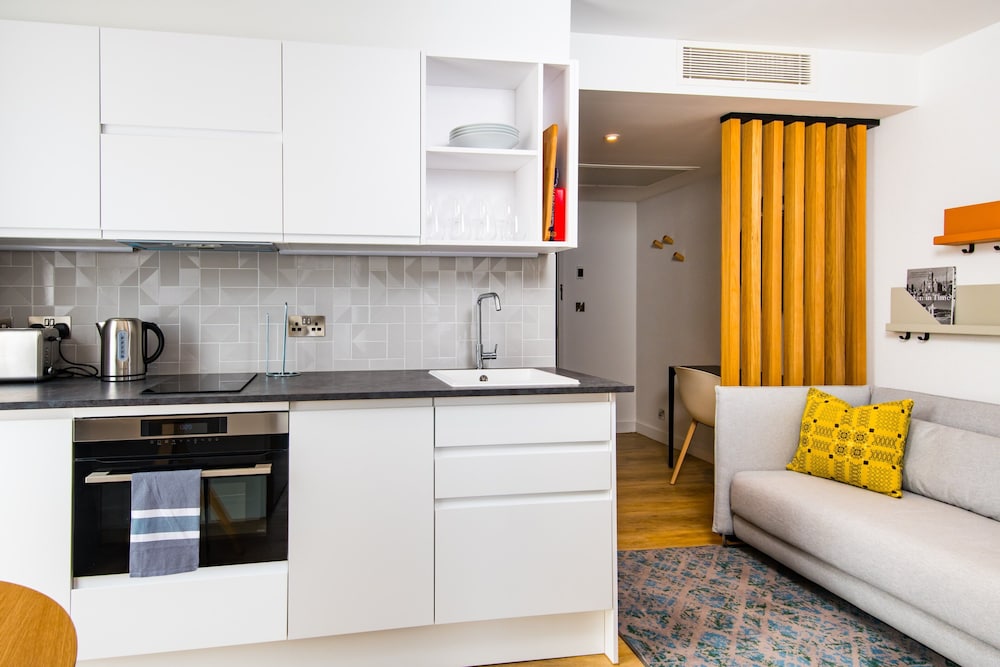 Suite, 1 Bedroom, Kitchen - Photo 3