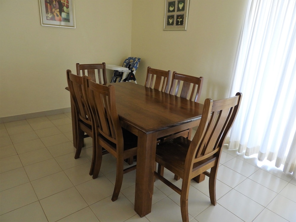 3 Bedroom Beachfront Villa - Photo 11