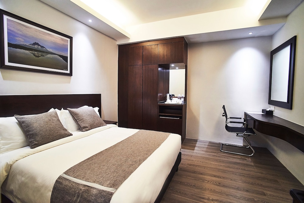 Standard Double Room, 1 Queen Bed (No Window) photo 2
