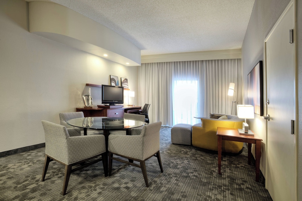 Suite, 1 King Bed photo 1