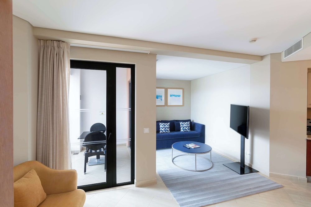 One Bedroom Apartment, Pool View - Photo 10