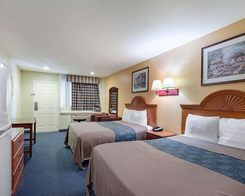 Standard Room, 2 Queen Beds, Non Smoking
