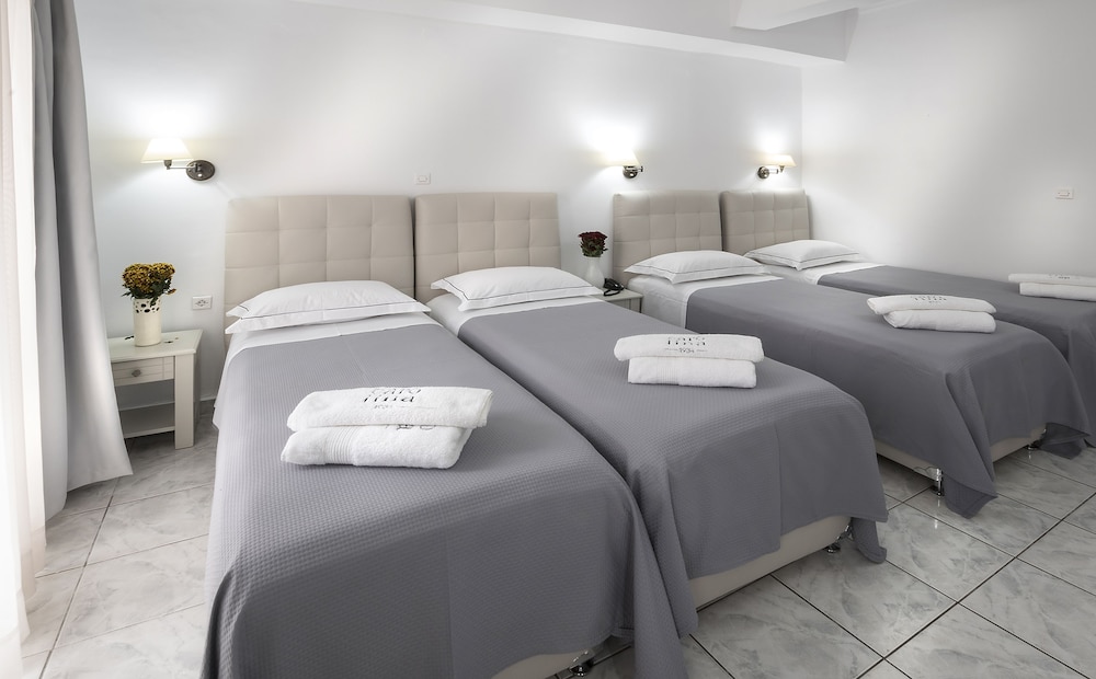 Basic Quadruple Room photo 1