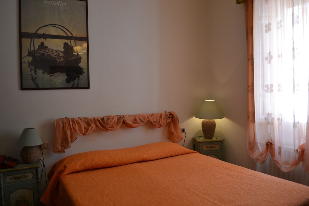 Economy Room