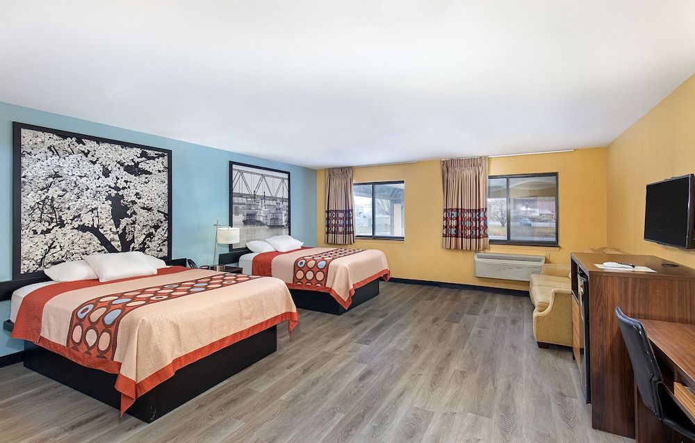 Suite, 2 Queen Beds, Non Smoking, Refrigerator & Microwave