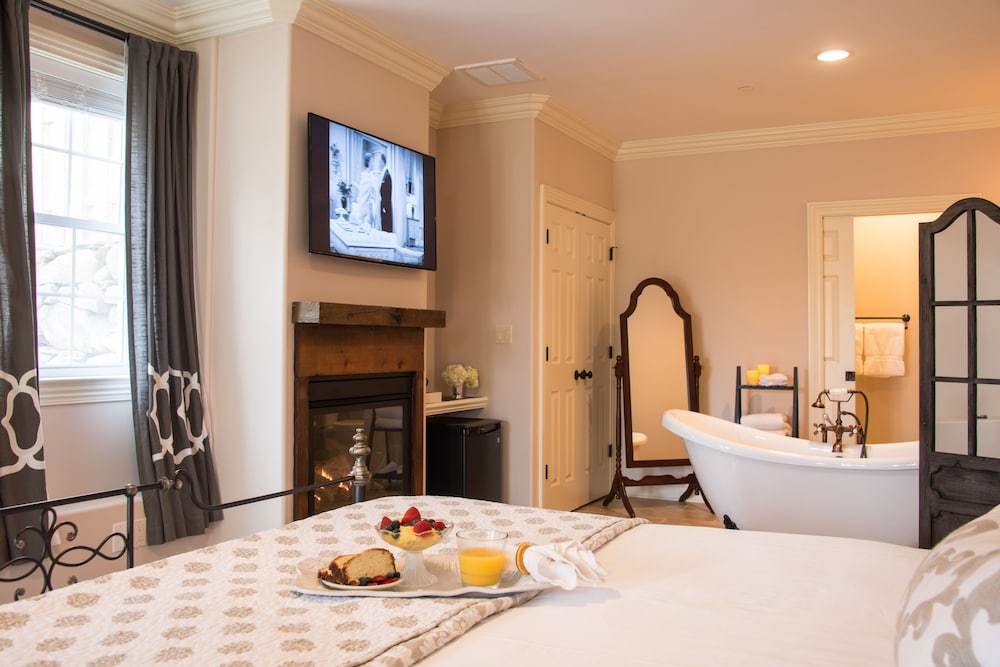 Rock of Cashel, Luxury Room, Refrigerator & Microwave