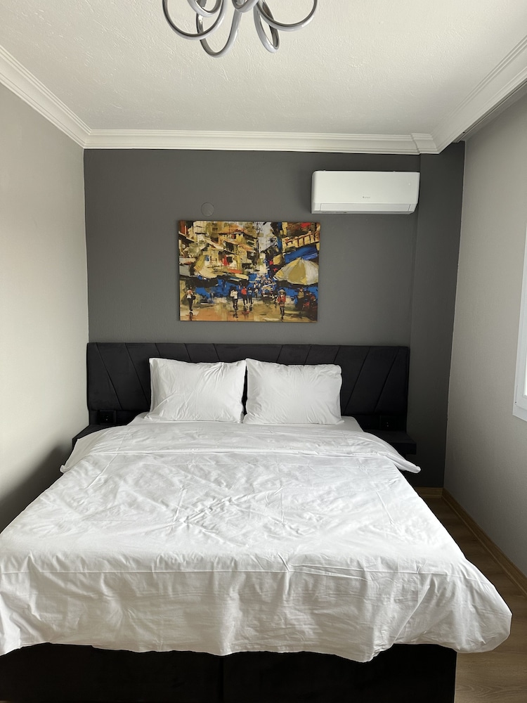 City Room photo 1