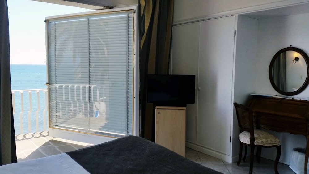Superior Double Room, Balcony, Sea View - Photo 8