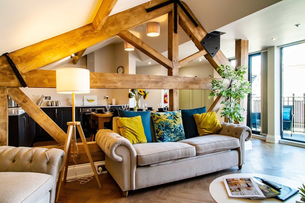 Penthouse (Tower Mews)