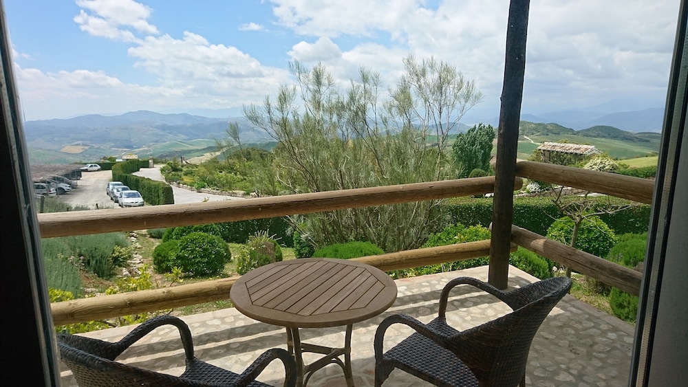 Deluxe Suite, 1 Double Bed, Terrace photo 3