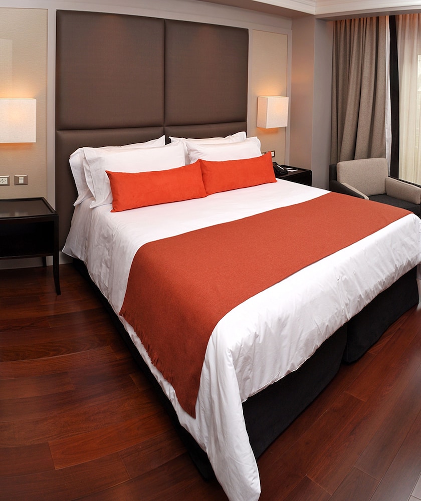 Executive Room thumbnail 5