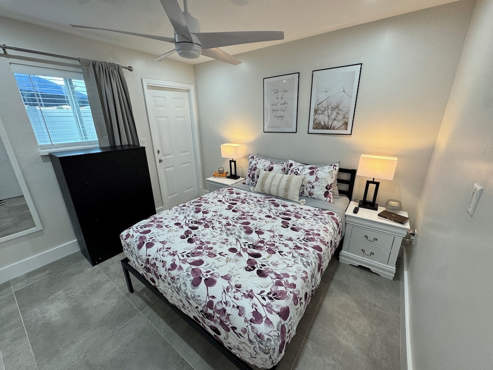 Premium 2 Bedroom Apt w/ Kitchen photo 3