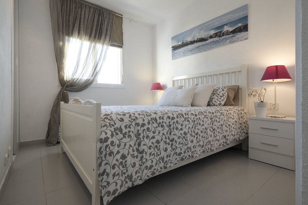 Apartment, 3 Bedrooms, Terrace, Beachfront photo 2