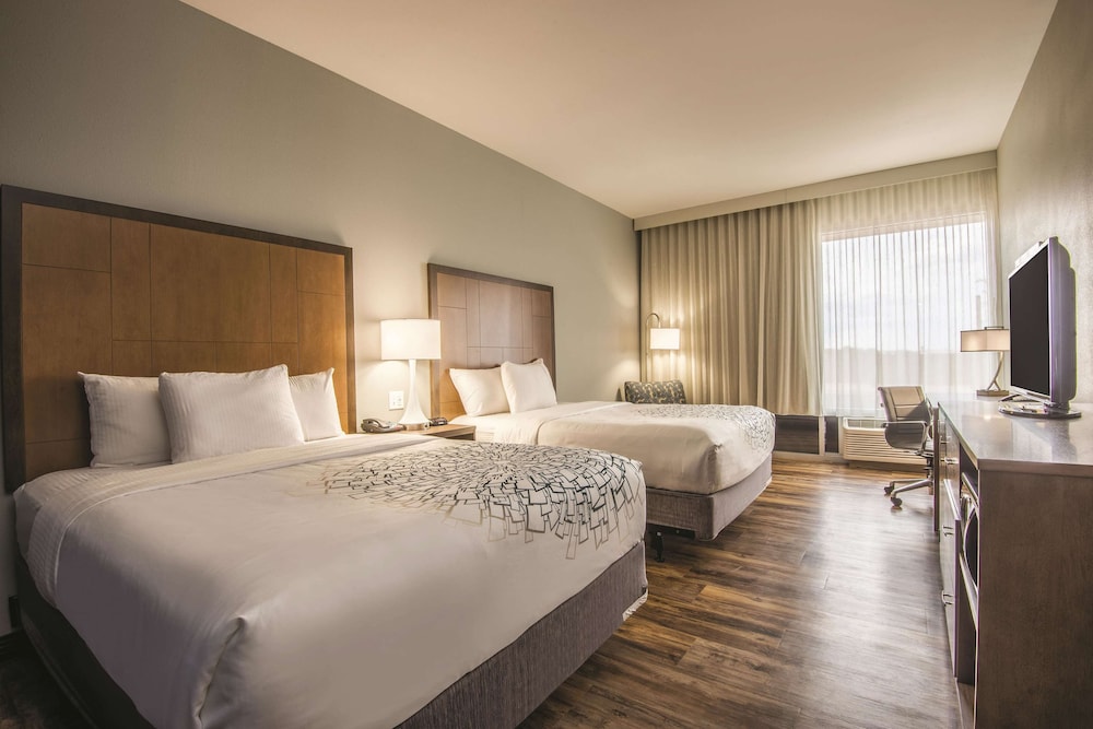 Room, 2 Queen Beds, Accessible, Mountain View (Mobility Accessible)