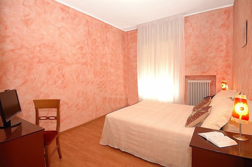 Double or Twin Room, Ensuite photo 2