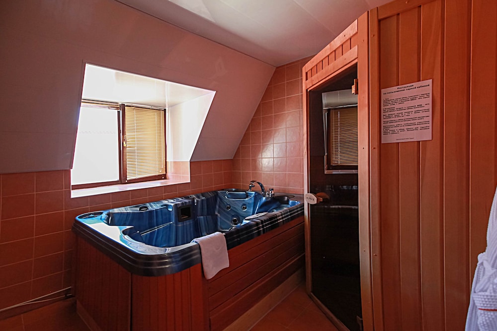 Suite, Hot Tub