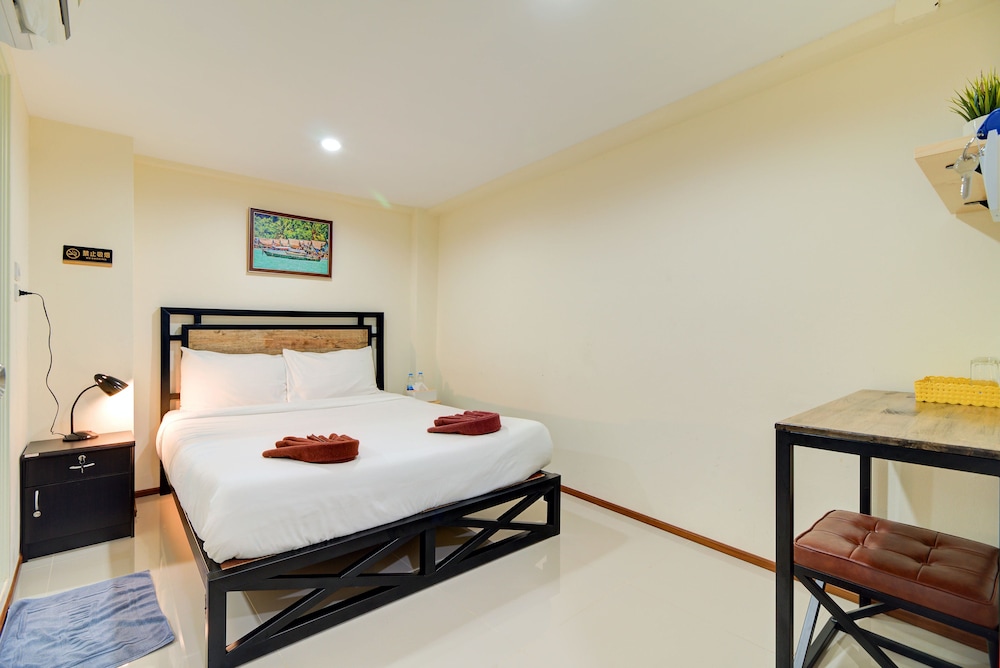 Standard Room without Window (6th Floor) photo 1