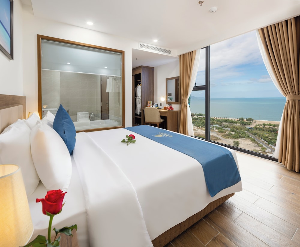 Senior Double or Twin Room, Sea View - Photo 1